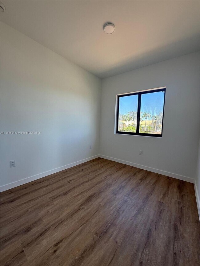 Building Photo - 425 SW 1st St