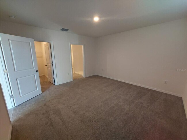 Building Photo - 35735 Sunflower Hl Dr