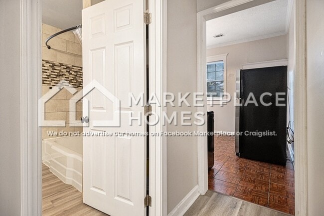 Building Photo - 1638 Mercer Ave