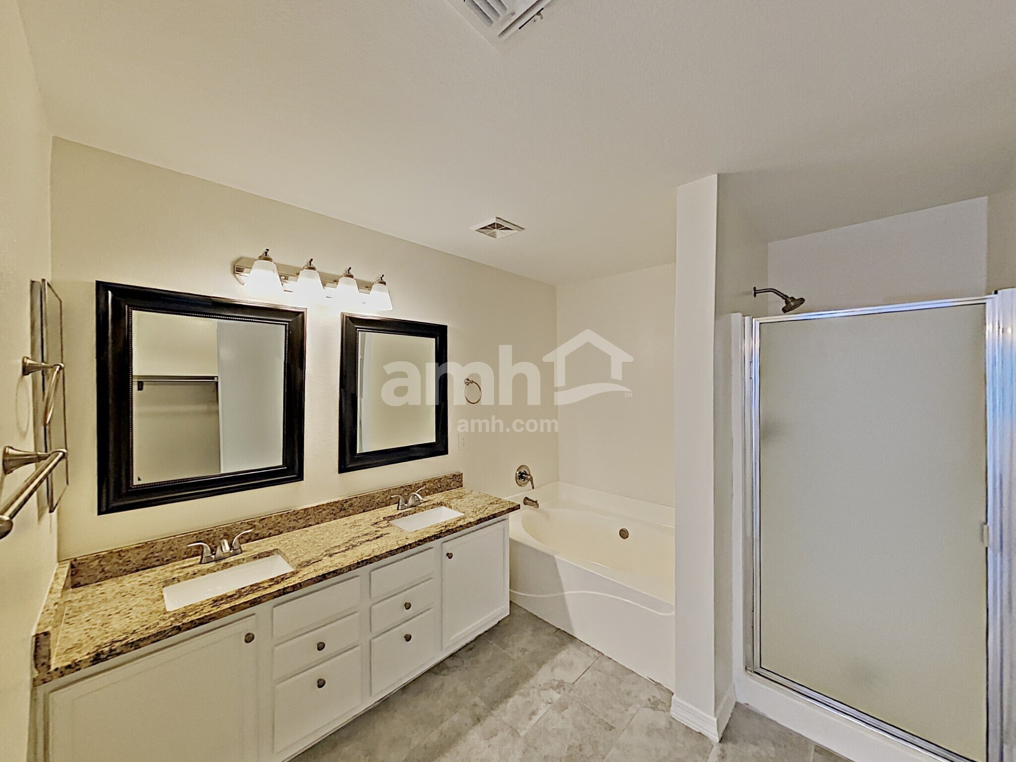 Building Photo - 8841 E Portobello Ave