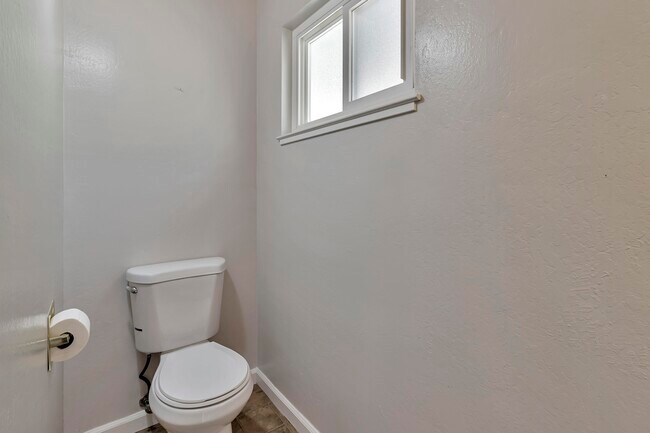 Building Photo - 520 Dawkins Dr