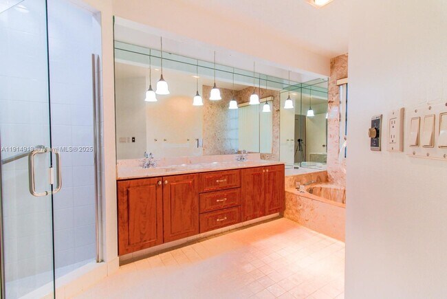 Building Photo - 5289 Fairway Woods Dr