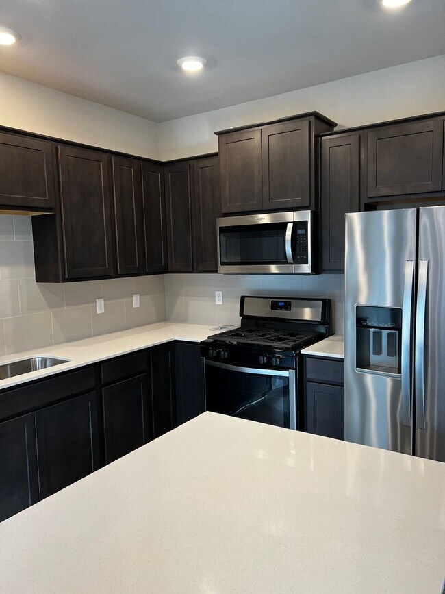 Building Photo - STO Langly Duplex