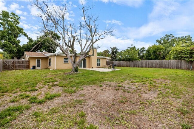 Building Photo - 818 Plum Tree Ln
