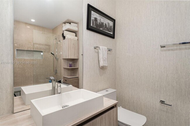 Building Photo - 1000 Brickell Plaza