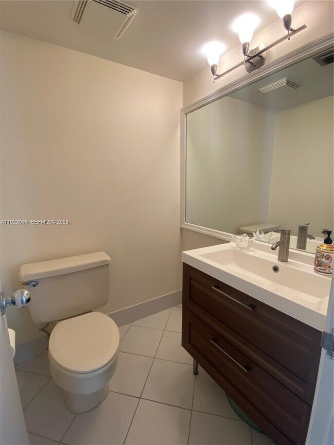 Building Photo - 6061 Collins Ave