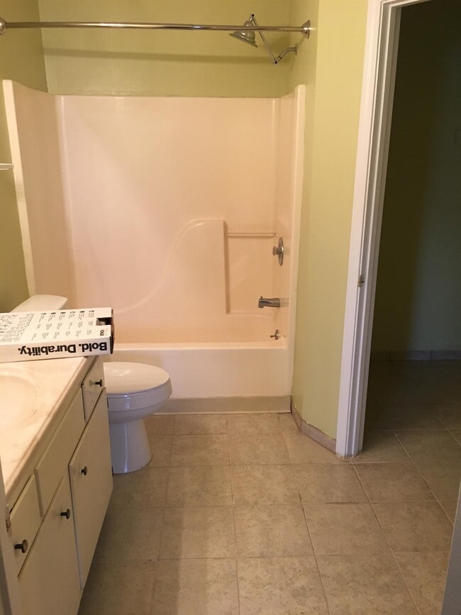 Building Photo - 13 Shayna Dr