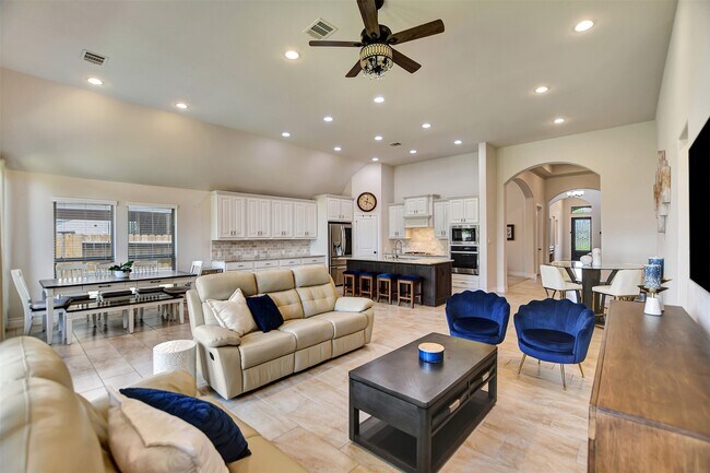 Building Photo - 10710 Balivcar Ct
