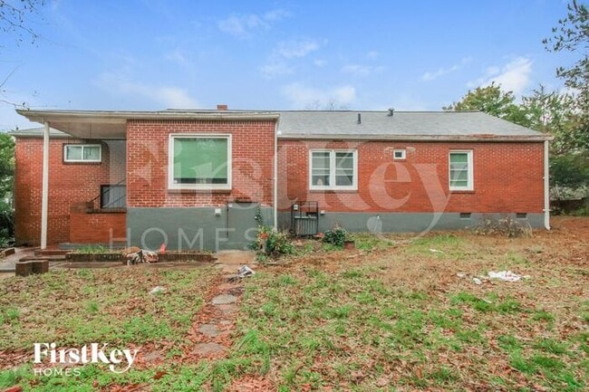 Building Photo - 1648 Columbia Dr