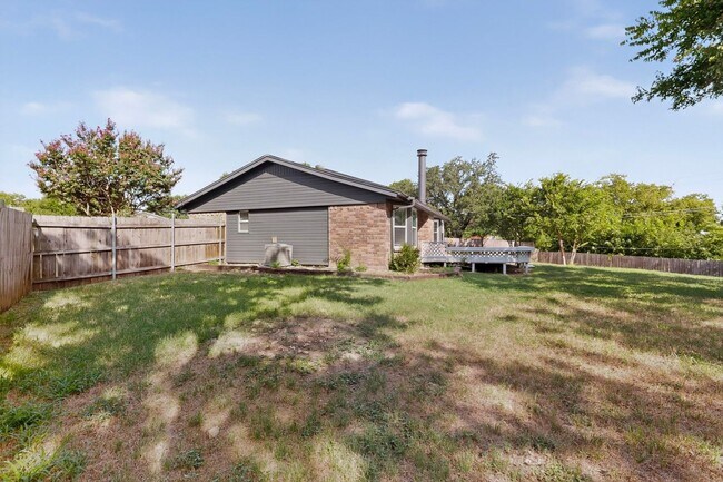 Building Photo - Newly Renovated Home In Watauga Ready To Be Yours!!!!