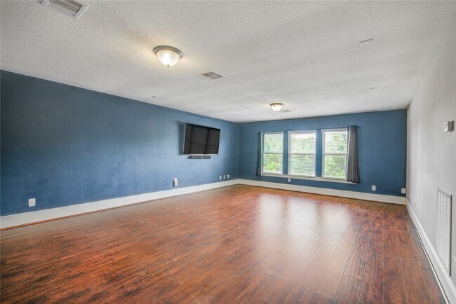 Building Photo - 2422 Monarch Terrace Dr