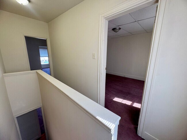Building Photo - 118 S Richland Ave
