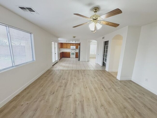 Building Photo - MOVE IN SPECIALS!! 15 DAYS RENT FREE!! Wonderful large, 4 br 2.5 ba family home in Johnson Ranch
