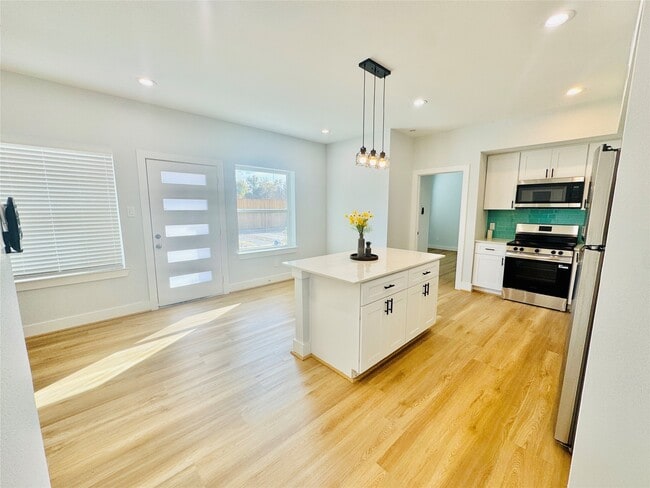 Building Photo - 5420 Elysian St