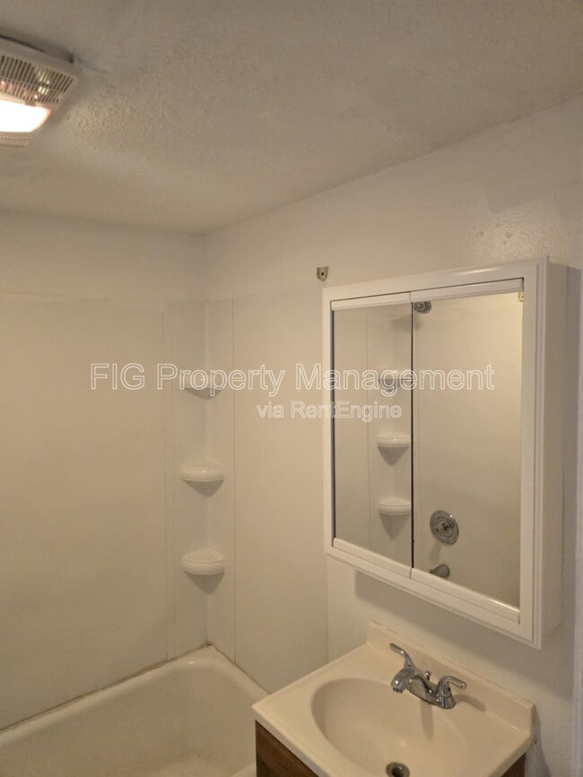 Building Photo - 431 W G St