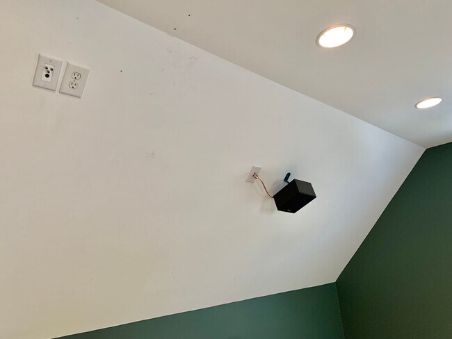 Building Photo - Great Home in Gated Community with Bonus Room!