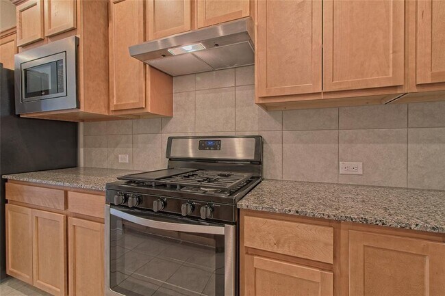 Building Photo - 608 Benton Ln