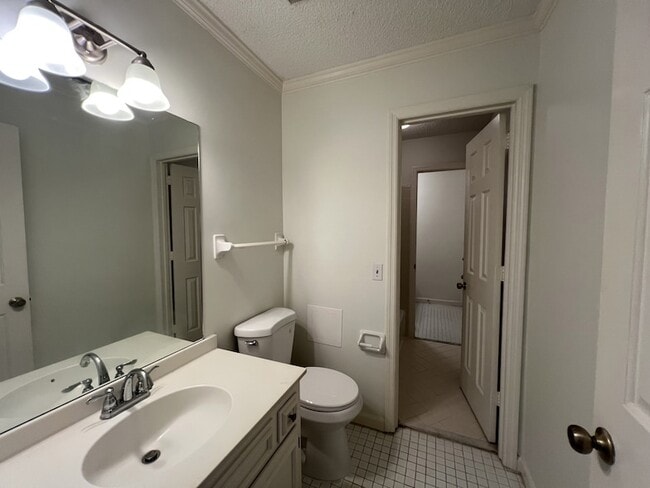 Building Photo - 764 Fox Ridge Dr