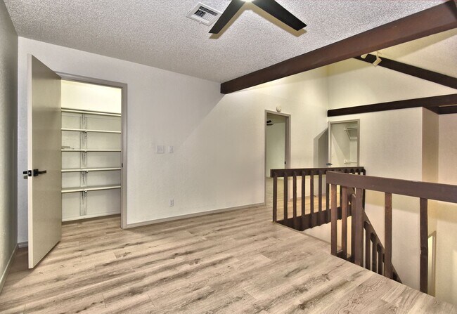 Building Photo - Updated 2 bed, 2 bath townhouse with 1,788...