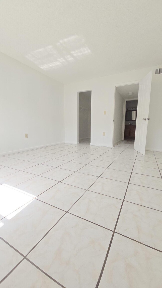 Building Photo - 3600 NW 21st St