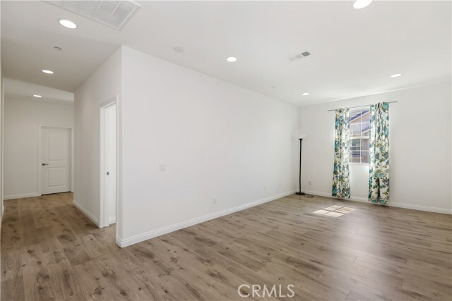 Building Photo - 309 W Via Rua Flores