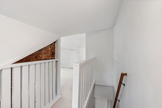 Building Photo - Adorable East Nashville Cottage w/ HUGE Fully-Fenced backyard!