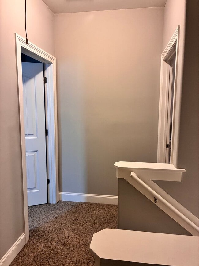Building Photo - 4 bed 4.5 bath unit in West End neighborhood!