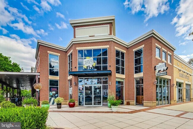 Building Photo - 4550 Longfellow St