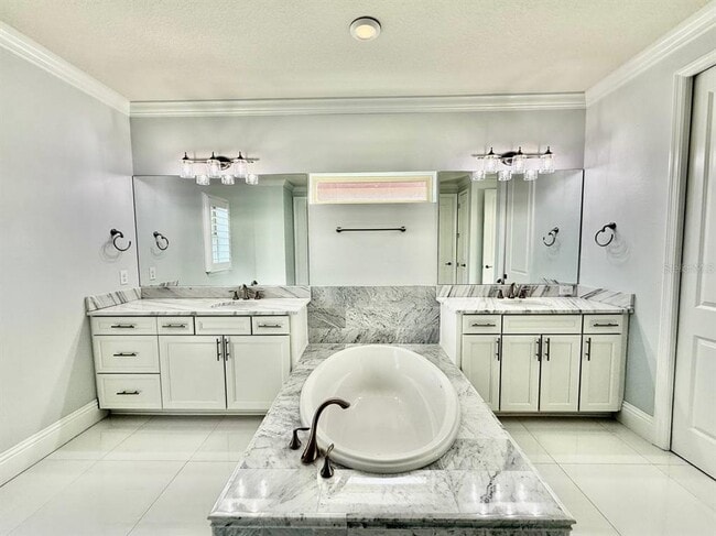 Building Photo - 18824 Birchwood Groves Dr