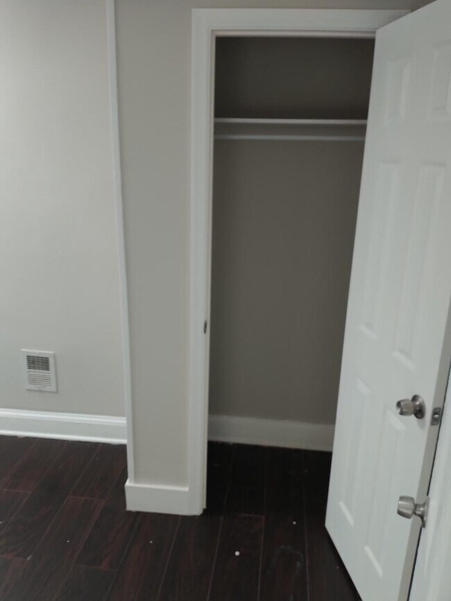 Building Photo - 1210 N Montford Ave