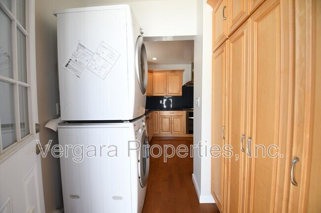 Building Photo - 6531 W 85th St