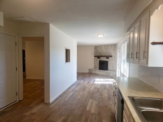 Building Photo - Primrose Market Place - Battlefield Mall A...