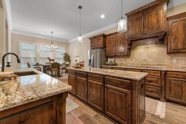 Building Photo - 1300 Highland Park Cir