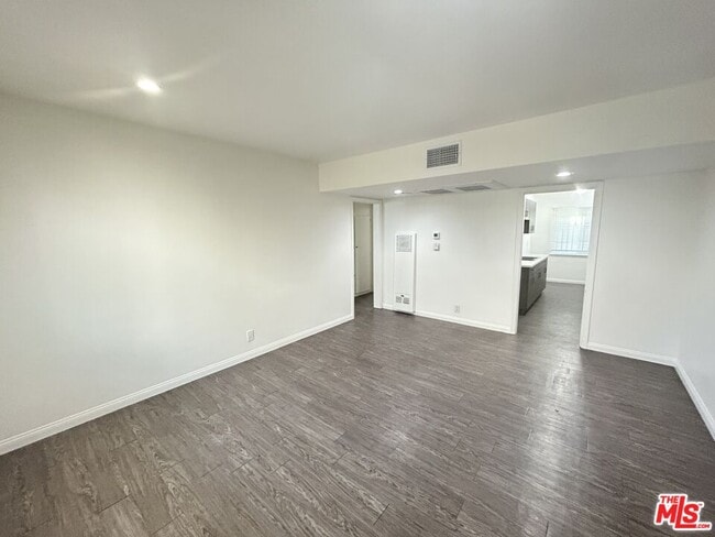 Building Photo - 10231 Darby Ave