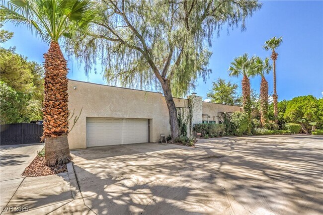 Building Photo - 2701 Alta Dr