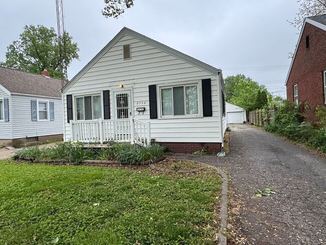 Building Photo - The Ultimate Floor-ty: 3 Bed/1.5 Bath Home...
