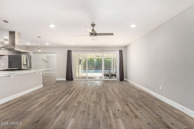 Building Photo - 429 W Flower St