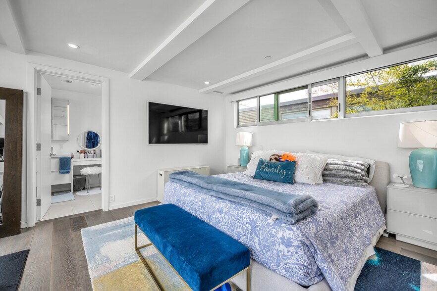 Primary Suite - 718 Marine St