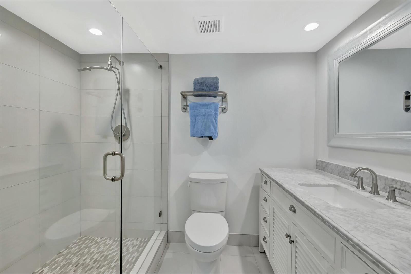 Building Photo - 1167 Hillsboro Mile