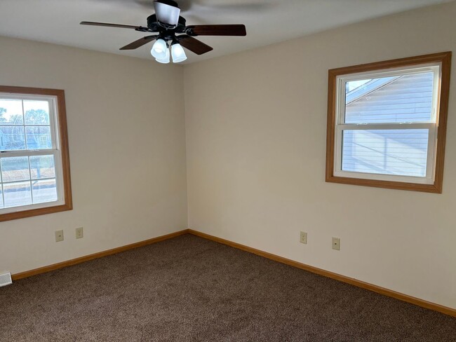 Building Photo - 3 Bedroom, 3.5 Bath w/Garage Single Family Home in Camanche, IA