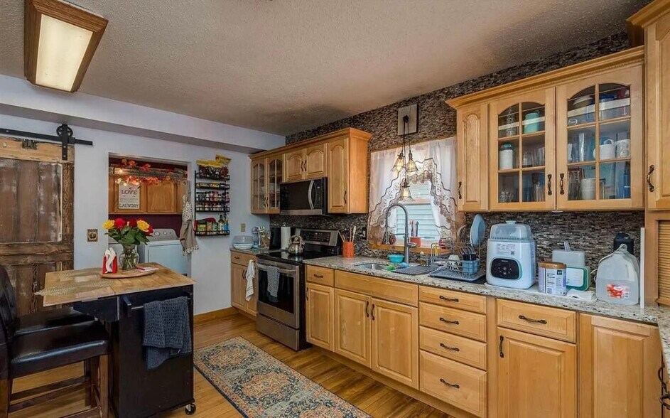 Building Photo - 415 8th St N