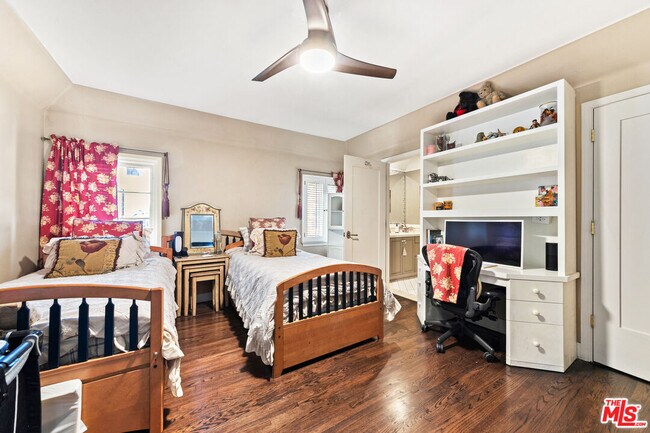 Building Photo - 401 N McCadden Pl