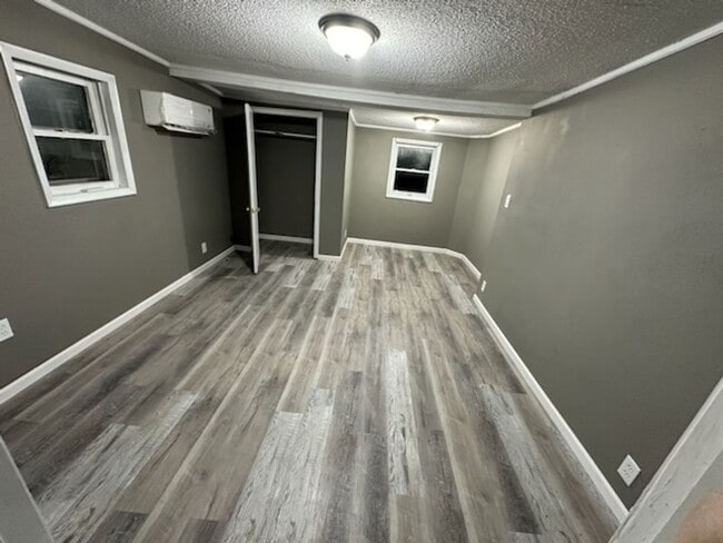 Building Photo - 4-Bedroom/1 Bath Home for Rent – $1,200/month – Columbus, KS