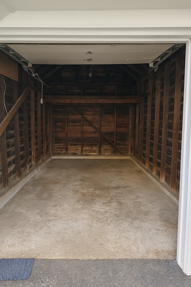 1 car garage - 197 Rockledge Ave