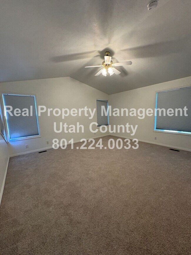 Building Photo - Large and Spacious 4 Bedroom Home!