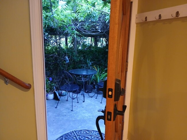 Building Photo - 421 Columbus St