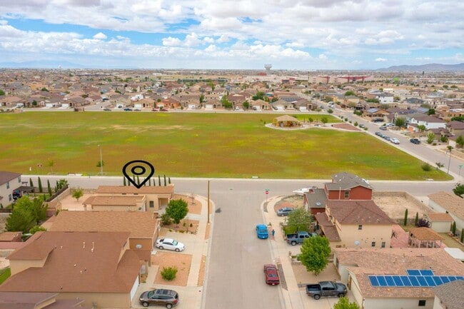 Building Photo - East El Paso 3 bed Refrig A/C next to Park!