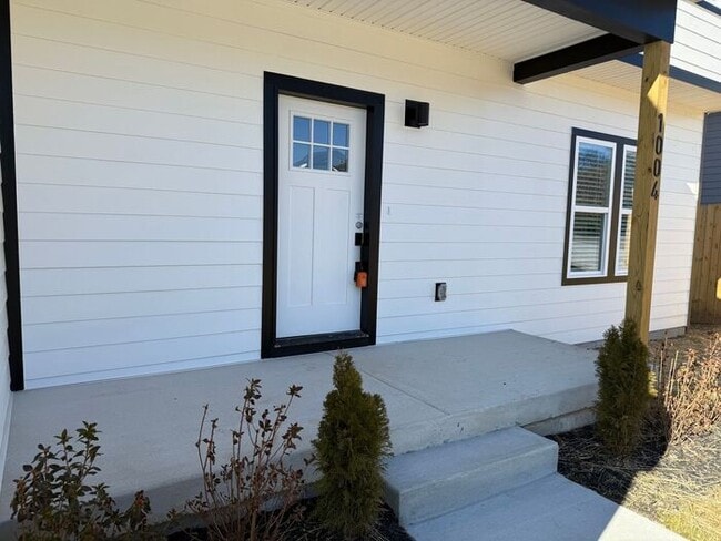 Building Photo - Beautiful New Construction in Booming Old Hickory