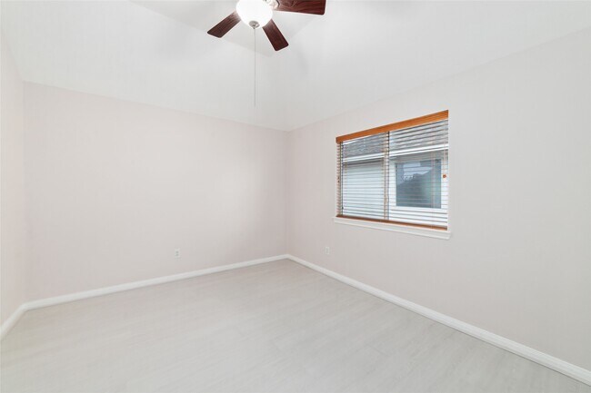 Building Photo - 8330 Malin Ct