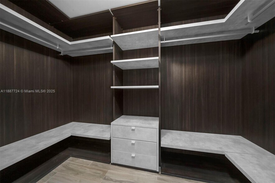 Building Photo - 801 S Miami Ave